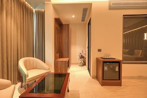 Desk, laptop workspace, soundproofing, free WiFi - RC Dream Place (Greater Noida)