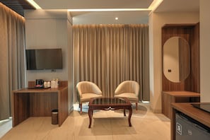 Executive Room, Bathtub, City View | Desk, laptop workspace, soundproofing, free WiFi - RC Dream Place (Greater Noida)