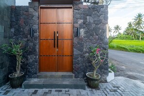 Basic Villa | Exterior detail