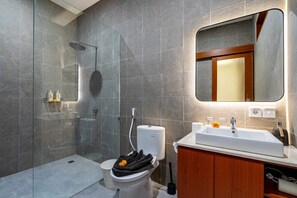 Basic Villa | Bathroom | Hair dryer - Villa Budé (Ubud)