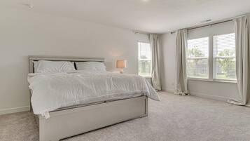 5 bedrooms, iron/ironing board, Internet, bed sheets