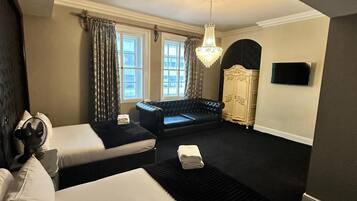 Family Double Room | In-room safe, desk, iron/ironing board, free WiFi