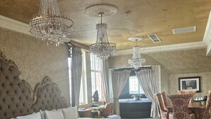 总统双人房, 城市景观 | 客房内保险箱、办公桌、熨斗/熨衣板、免费 WiFi