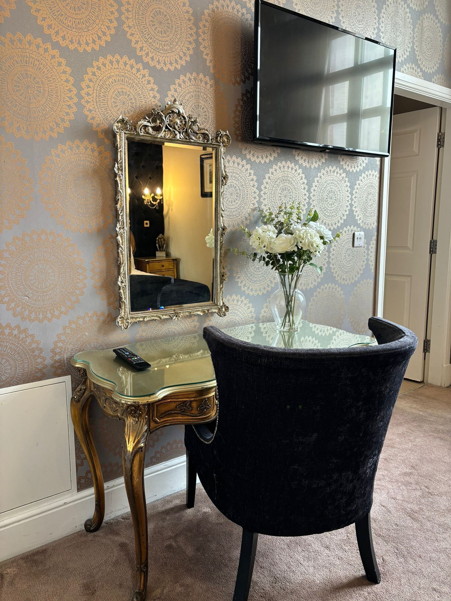 Phòng đôi Superior, quang cảnh thành phố | Két bảo mật tại phòng, bàn, bàn ủi/dụng cụ ủi quần áo 