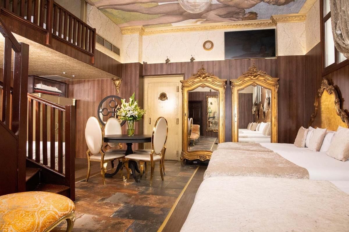 Phòng Club | Két bảo mật tại phòng, bàn, b àn ủi/dụng cụ ủi quần áo 