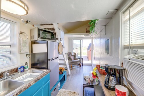 11 Mi to Heavenly Resort: Pet-Friendly Tiny Home