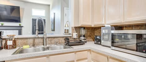 Fridge, microwave, stovetop, dishwasher