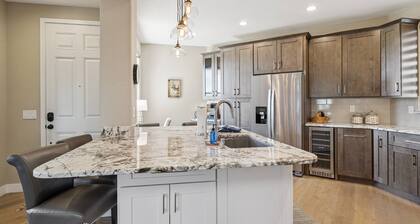 Gated Ground Floor w/ Heated Pool/Spa/Fitness Room, Garage, Kierland's, Dining/Shopping + Free Golf!