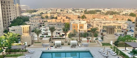 حمام سباحة