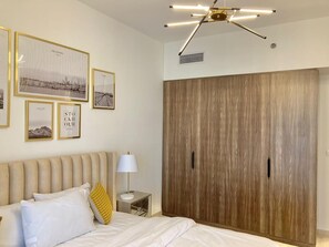 1 bedroom, iron/ironing board, WiFi, bed sheets - Rahaal-1 Luxury 1 Bedroom, Madinat Jumeirah, Downtown Views (Dubai)