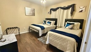 4 bedrooms, iron/ironing board, WiFi, bed sheets