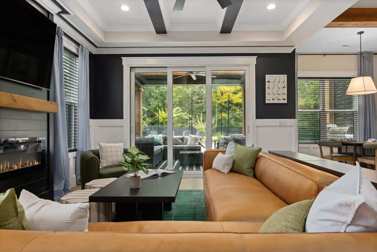 Fernseher, Kamin, Arbeitsbereiche