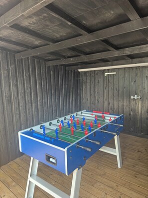 Game room - Lovely year-round home with sea view (Føllenslev)