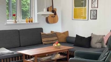 Tischfußball, Tischtennisplatte, Stereoanlage