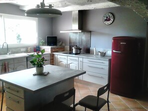 Microondas, horno, parrilla de estufa y lavavajillas 