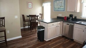 Coffee/tea maker, fridge, microwave, oven - Village Accomodations - 3BR - 1K, 1D, 4T (Buxton)