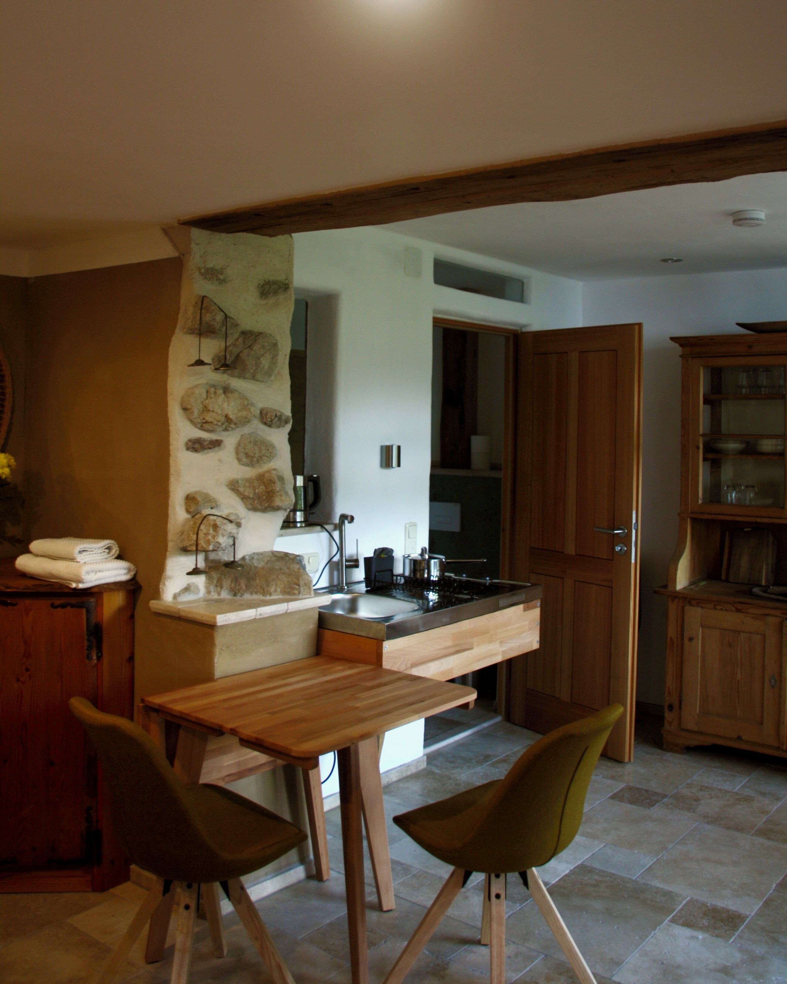 Ferienwohnung-Esstisch