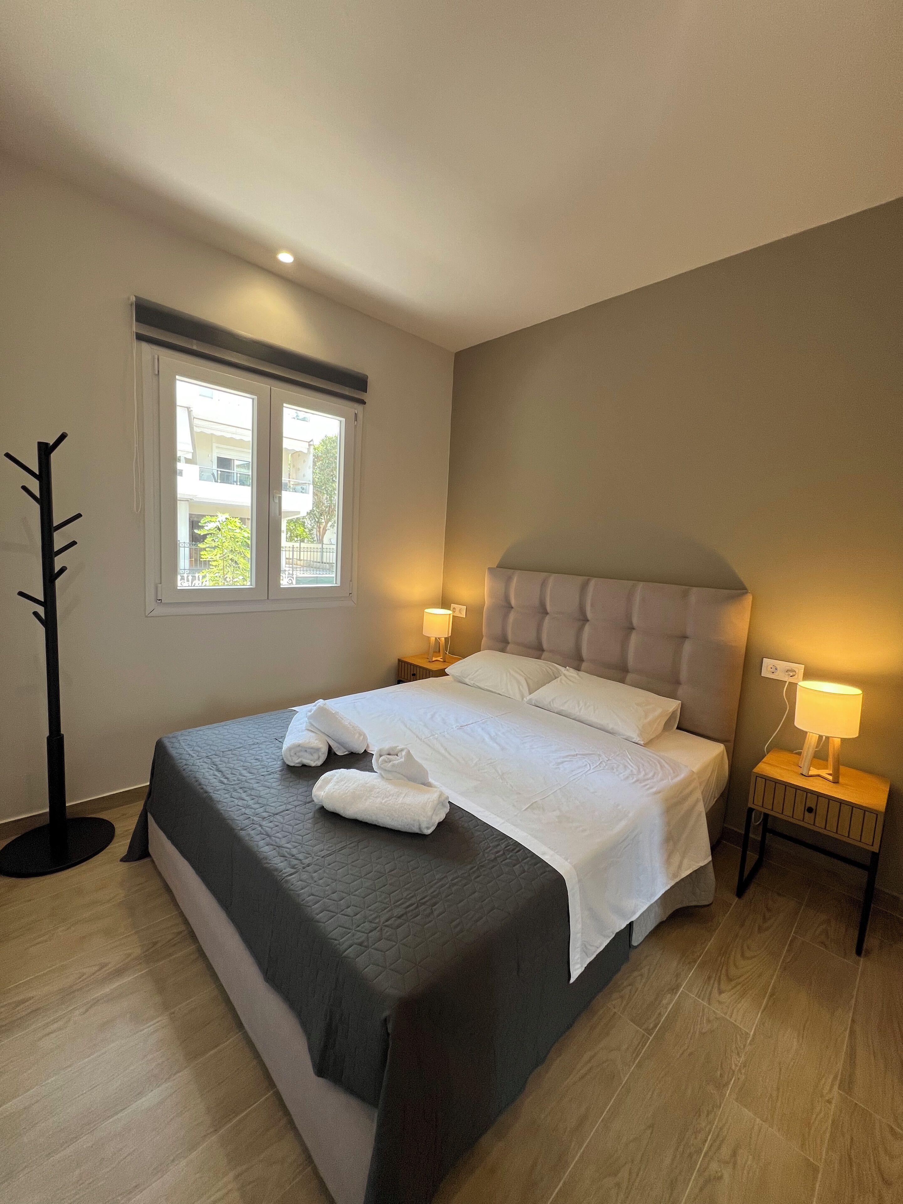 Apartemen, 1 Tempat Tidur Queen | Ruang kerja ramah laptop, setrika/meja setrika, dan Wi-Fi gratis