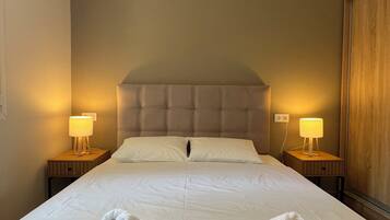 Apartment, 1 Queen Bed | Laptop workspace, iron/ironing board, free WiFi
