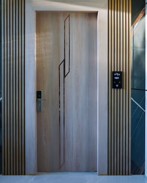 Cubrecamas, minibar, escritorio y wifi gratis