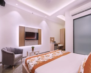 Cubrecamas, minibar, escritorio y wifi gratis