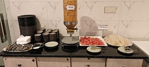 Desayuno buffet diario (INR 400 por persona)