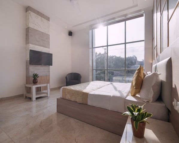 Cubrecamas, minibar, escritorio y wifi gratis
