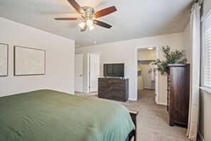 5 bedrooms, iron/ironing board, travel crib, free WiFi