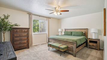 5 habitaciones, tabla de planchar con plancha y cuna de viaje