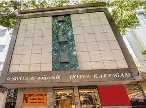 Front of property - Hotel Karpagam Lodging house (Coimbatore)