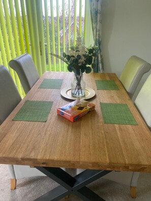 Family House | In-room dining