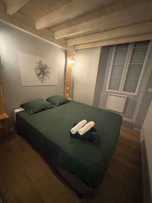 3 makuuhuonetta, vauvan matkasänky, vuodevaatteet, pääsy pyörätuolilla