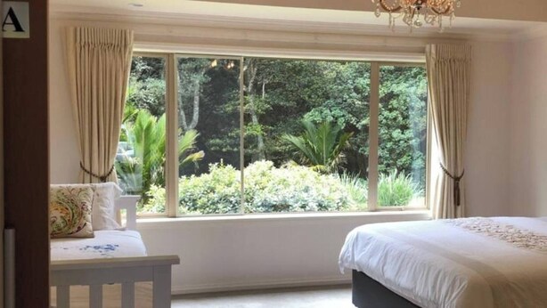 5 bedrooms, iron/ironing board, internet