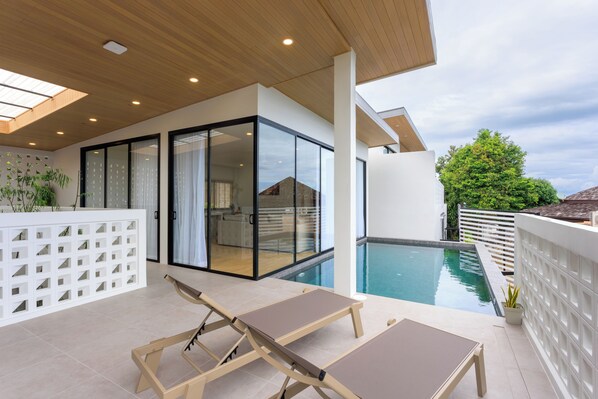 Individuell dekoriert, individuell eingerichtet, Schreibtisch