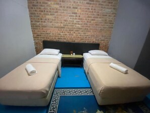 Standard Twin Room | Free WiFi - Naja Hotel (Setiu)