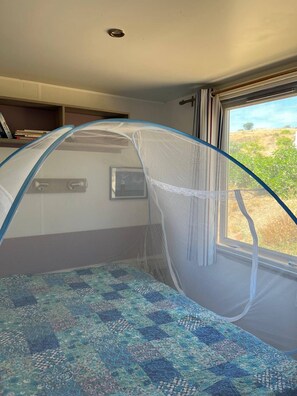 1 bedroom, bed sheets