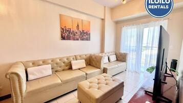 Una televisión, libros