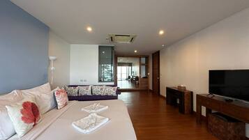 4 habitaciones, tabla de planchar con plancha y acceso a internet