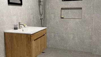 Shower, towels