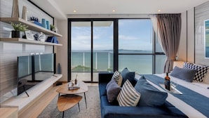 TV - Stunning Sea View On High Floor (Pattaya City)