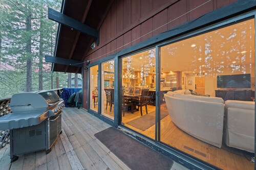 Secluded Incline Village Stay w/ Deck Near Diamond Peak & Lake | Cloud 9 and 1/2
