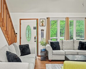 Smart-TV, Kamin, Videospiele, Tischfußball