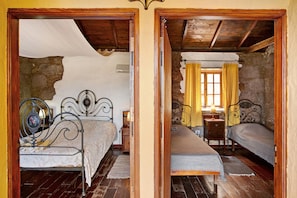 2 habitaciones, tabla de planchar con plancha, internet y ropa de cama