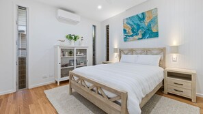 4 bedrooms, iron/ironing board, WiFi, bed sheets - The Beach Casa – 300m to beach! (Casuarina)