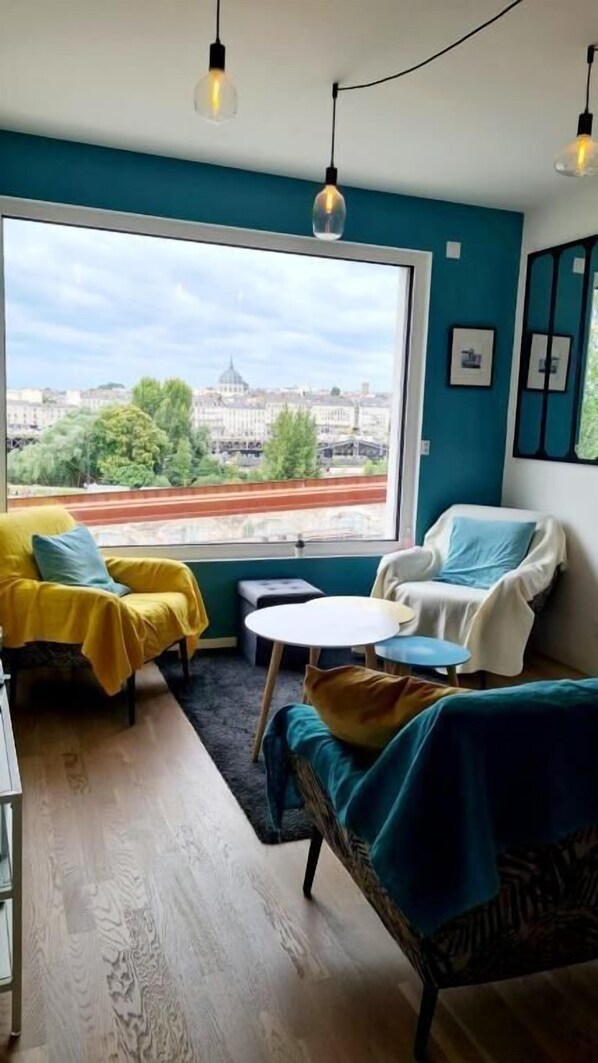 Living area - Spectacular view of the Loire and the machines (Nantes)