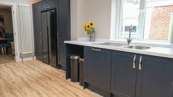 Cookware/dishes/utensils