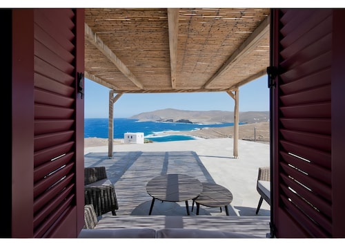 Landhaus 'Kythnos Keli' mit Meerblick, privater Terrasse und Balkon