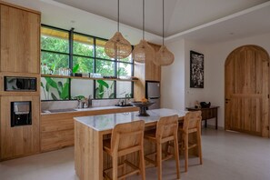 Microondas, placa de cocina