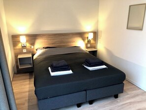 2 chambres, fer et planche à repasser, Wi-Fi gratuit, draps fournis