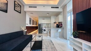 Standard Apartment, 2 Bedrooms - Premium 2 Bedroom with Burj Khalifa and Canal view in Millennium Binghatti Residence (Dubai)